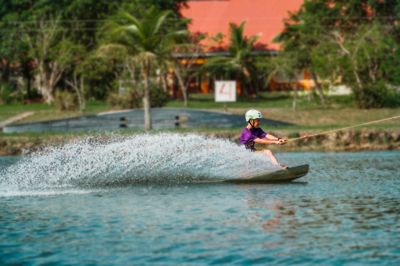 Harris Resort Batam Waterfront Sekupang Eksteriør bilde