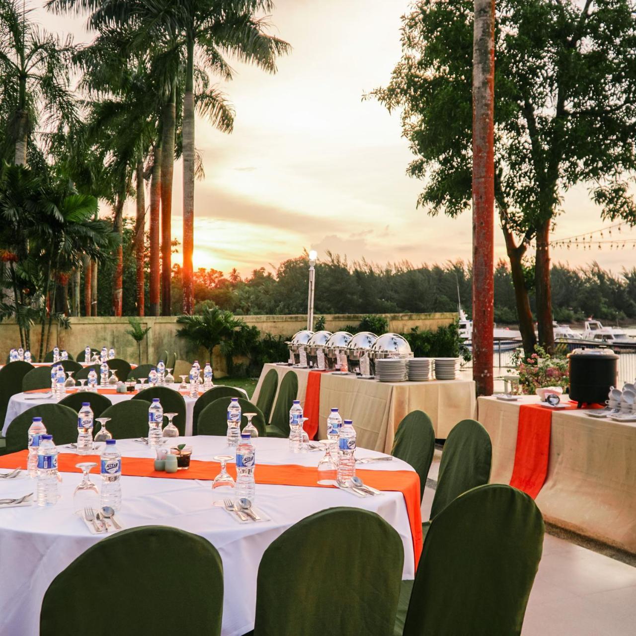 Harris Resort Batam Waterfront Sekupang Eksteriør bilde